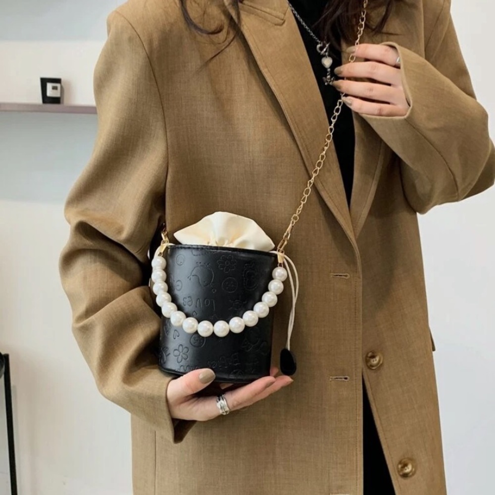 NEW INVENTORY 🌻Faux Pearl Decor Drawstring Bucket Bag🌻